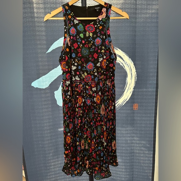 NWOT Lively Pleated Guess Dress Size S - Picture 3 of 9